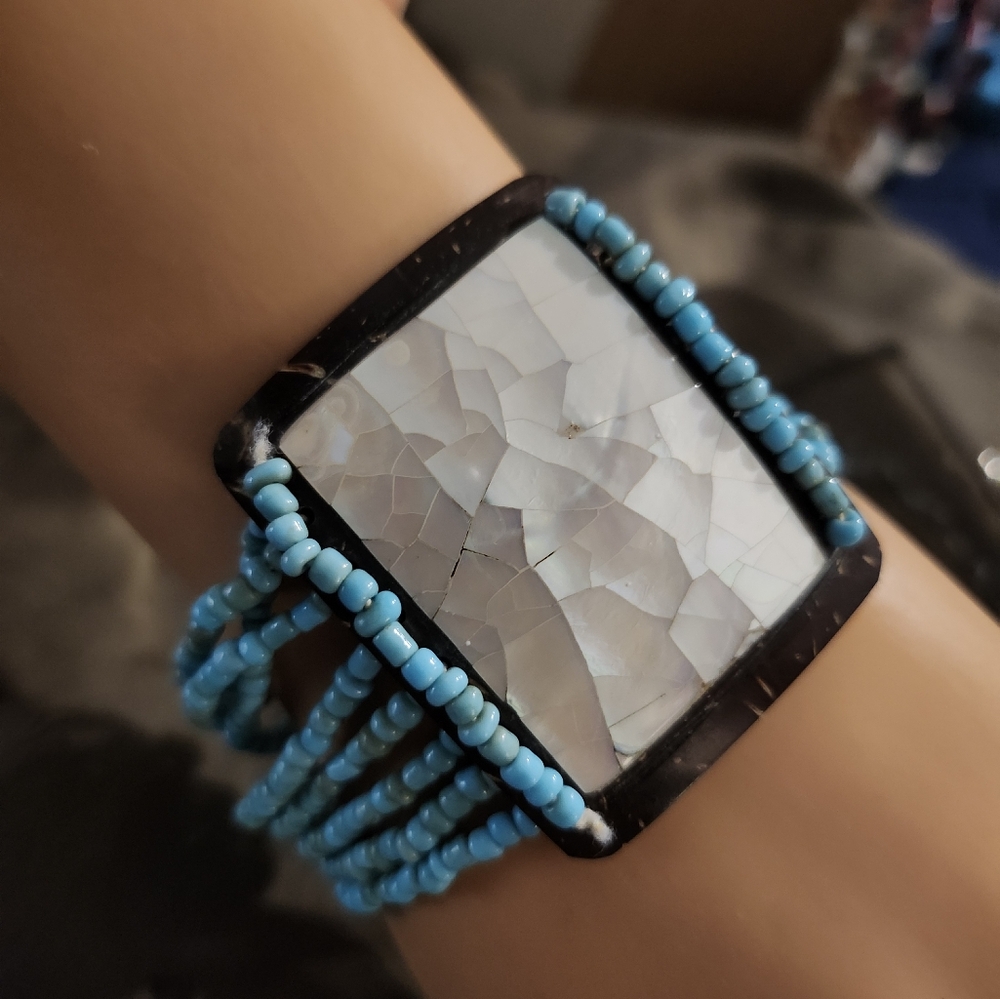 Turquoise Color Beaded Mother of Pearl Shell Stretchy Bracelet - Picture 3 of 7